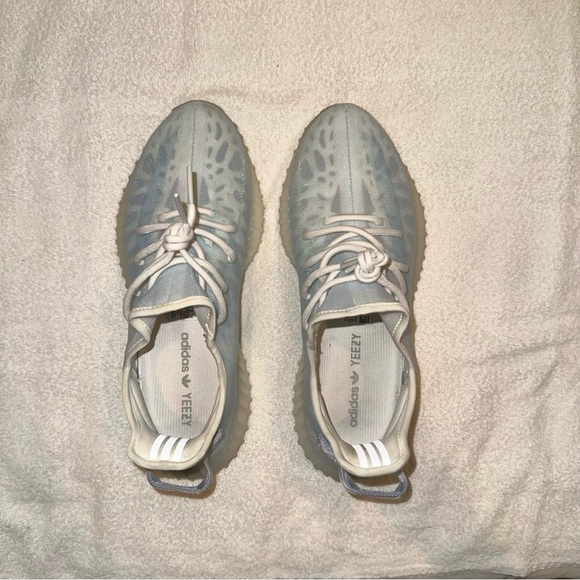 Yeezy Boost V2. Men’s 11. Monice. Excellent condition. Worn twice. Box included. - Picture 5 of 5